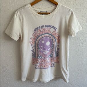 Elizabeth and James Cream Graphic Tee